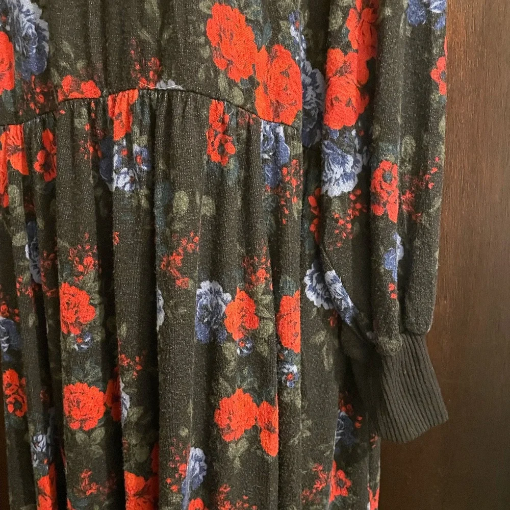 Torrid Brand Floral Babydoll Dress Super Soft Plush Red Blue & Black Size 5